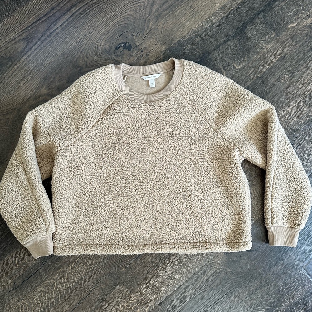 Fuzzy Sweater/Sweatshirt